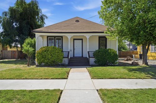 121 E Elm St, Hanford, CA, 93230-3919 | Card Image