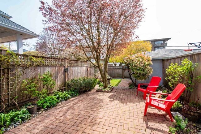245 E 17 Th Street, Townhouse with 3 bedrooms, 2 bathrooms and 2 parking in North Vancouver BC | Image 21
