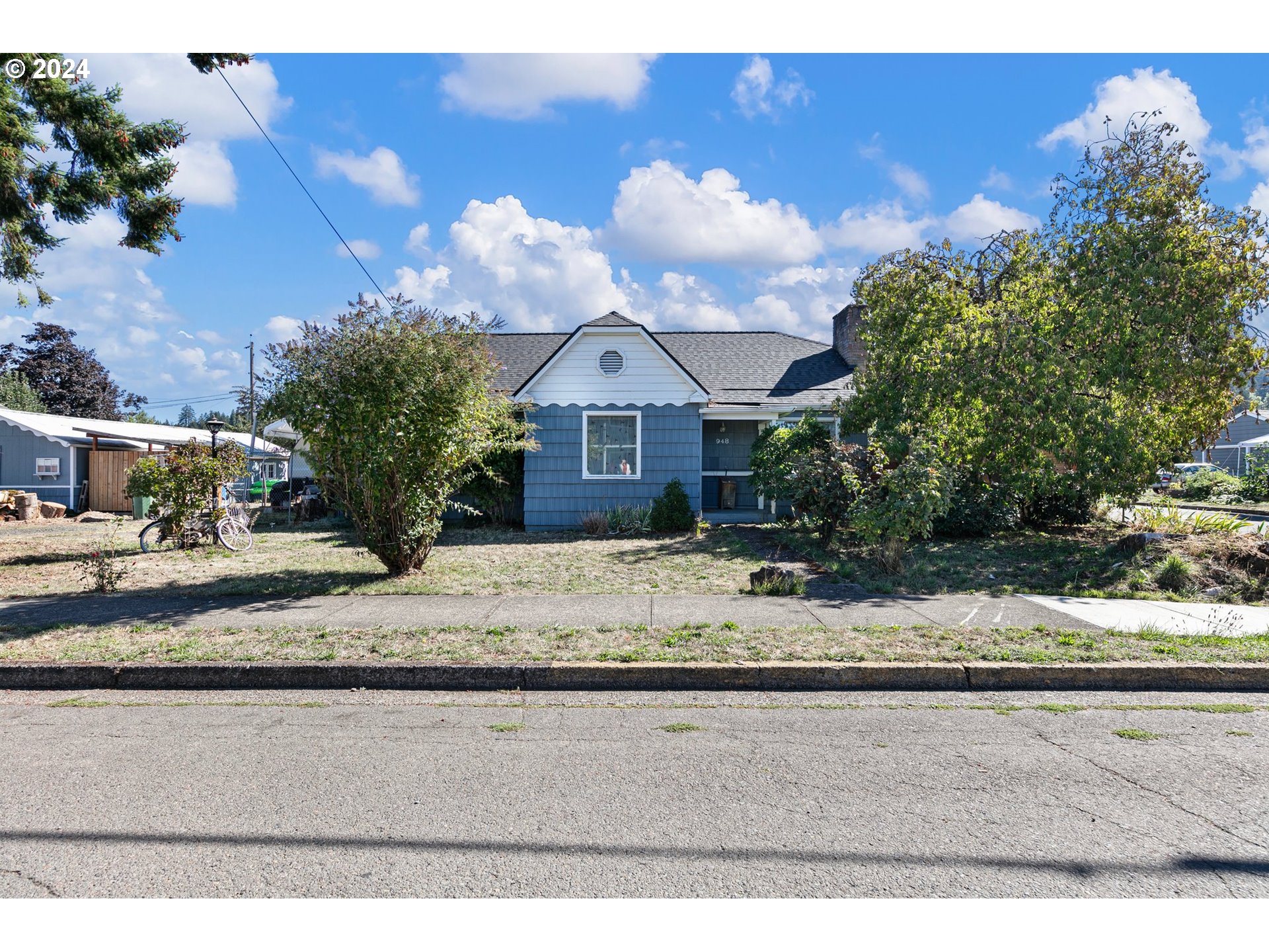10th St, Cottage Grove, OR 97424