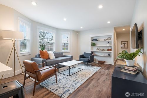 2100 1st Ave W, Seattle, WA, 98119-2619 | Card Image