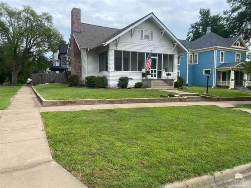 911 N Cedar St, Abilene, KS, 67410-2343 | Card Image