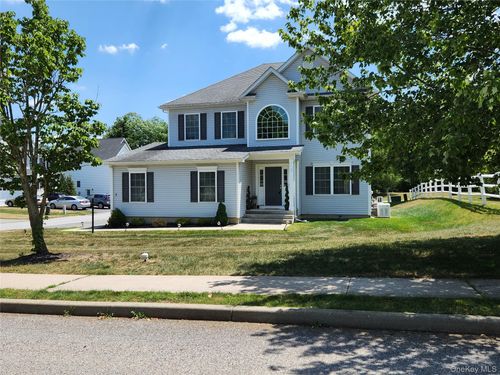 5 Mulberry Pl, East Fishkill, NY, 12533-4303 | Card Image