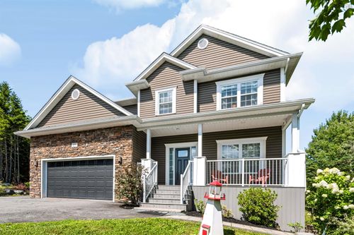 27 Bree Lane, House with 5 bedrooms, 4 bathrooms and 2 parking in Hammonds Plains NS | Card Image