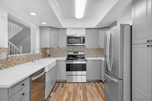 h-687 Ascot Dr, Vista, CA, 92083-4204 | Card Image