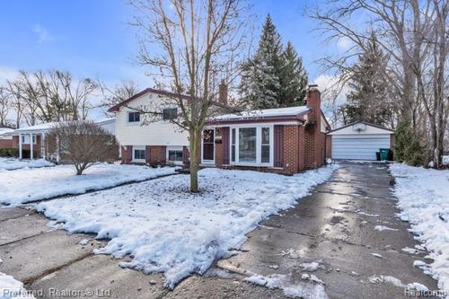 33155 Meadowlark St, Farmington, MI, 48336-5070 | Card Image