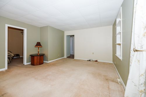 220 N Locust St, Wapella, IL, 61777-2011 | Card Image