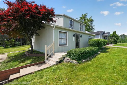 173 Pickford St, Novi, MI, 48377-1358 | Card Image