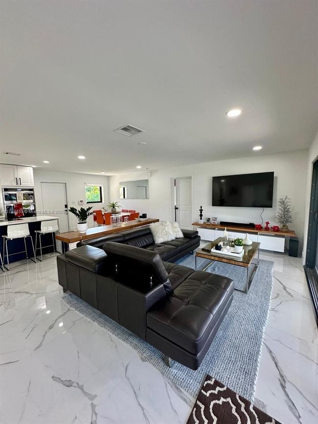 2501 Ne 50 Th St, House other with 3 bedrooms, 2 bathrooms and null parking in Lighthouse Point FL | Image 9