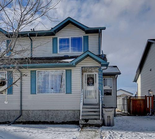 12914 93 Street, Home with 3 bedrooms, 1 bathrooms and 1 parking in Grande Prairie AB | Card Image