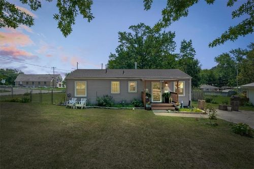 8301 Spring Valley Rd, Raytown, MO, 64138-3152 | Card Image