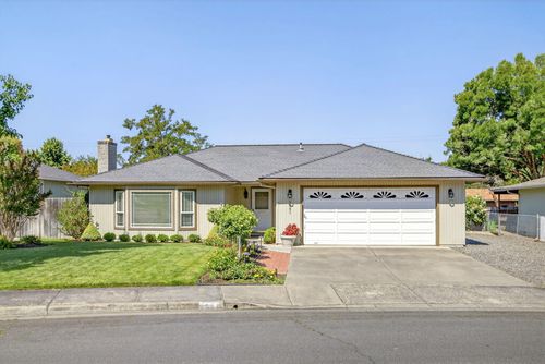 3041 Cheltenham Way, Medford, OR, 97504-9770 | Card Image