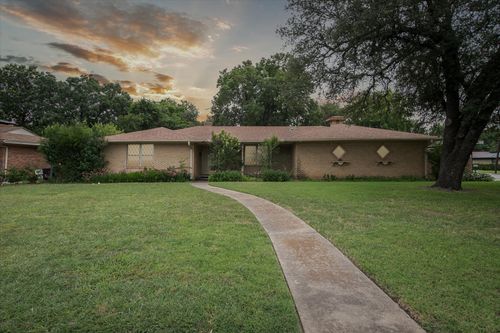 7200 Brooks Ave, Richland Hills, TX, 76118-5838 | Card Image