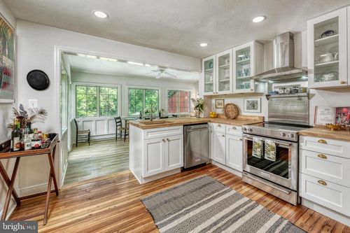 9068 John S Mosby Hwy, UPPERVILLE, VA, 20184-1722 | Card Image