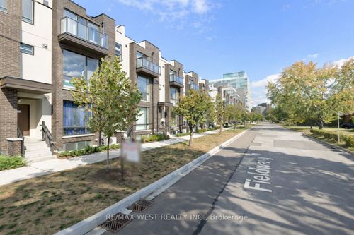 31-26 Fieldway Rd, Toronto, ON, M8Z0E3 | Card Image