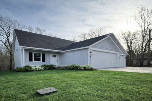 8 Brentwood Dr, Bella Vista, AR, 72715-5357 | Card Image