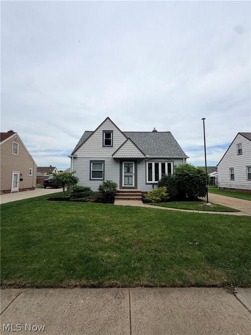 4717 Summer Ln, Brooklyn, OH, 44144-3052 | Card Image