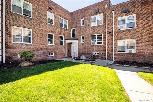 2f-4 Edwards St, Roslyn Heights, NY, 11577-1104 | Card Image