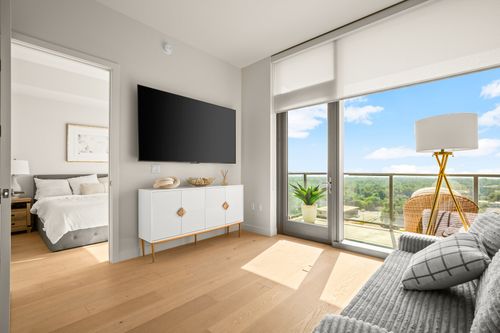 1508-44 East Ave, Austin, TX, 78701-4384 | Card Image