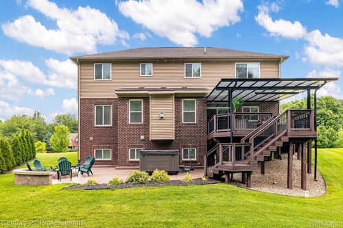 9754 Windsor Ln, Clarkston, MI, 48348-1559 | Card Image
