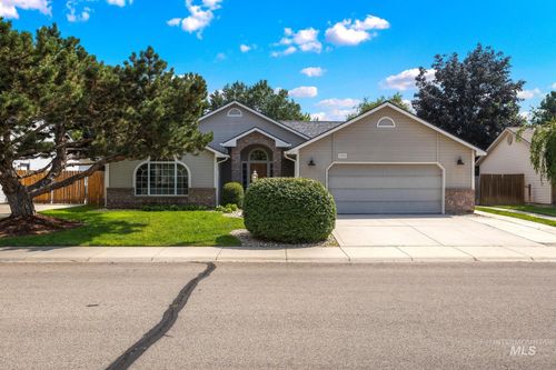 2305 E Chateau Dr, Meridian, ID, 83646-7307 | Card Image