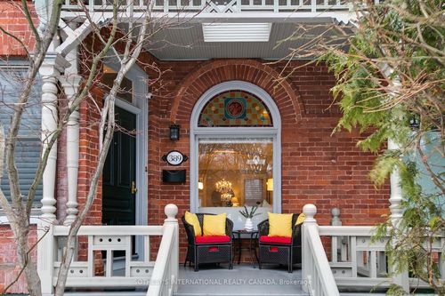389 Carlton Street, Toronto, ON, M5A2M3 | Card Image