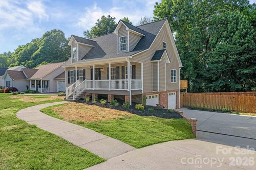 2751 Bridgeport Drive, Winston Salem, NC, 27103 | Card Image