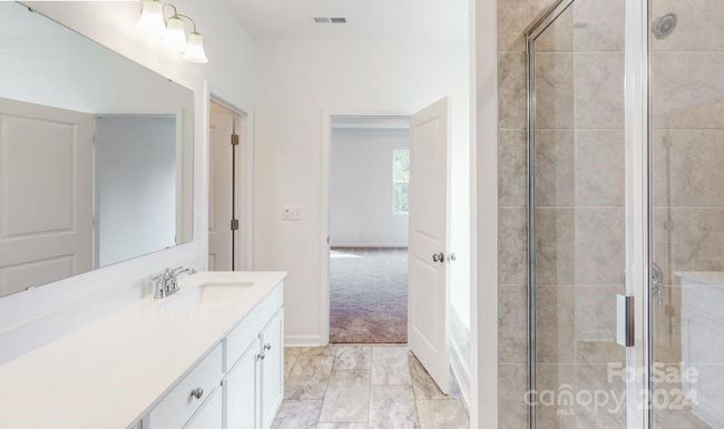 Owners bathroom | Image 16