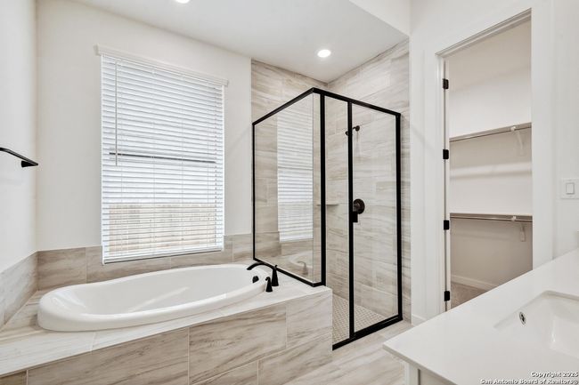 268 Alpine Lks, House other with 4 bedrooms, 3 bathrooms and null parking in New Braunfels TX | Image 11