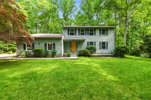 8 Whippoorwill Dr, Gales Ferry, CT, 06335-2030 | Card Image