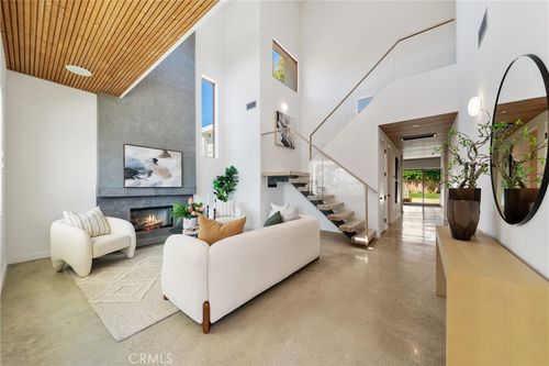 12123 Iowa, Los Angeles, CA, 90025 | Card Image