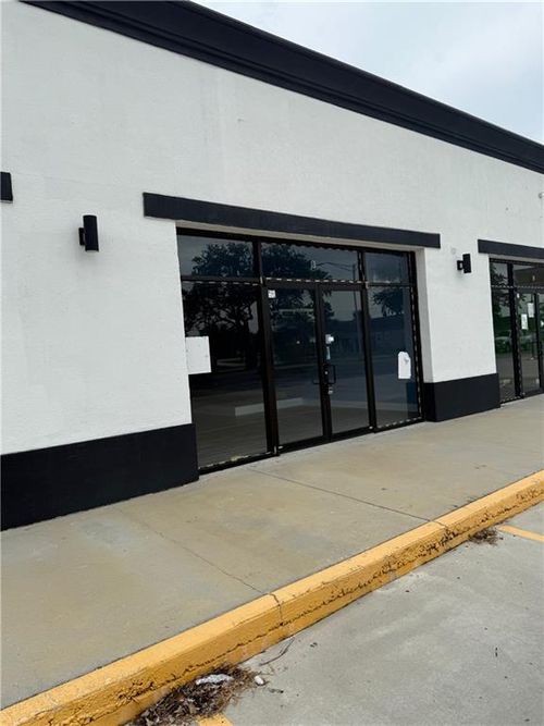 b-7533 W Judge Perez Dr, Arabi, LA, 70032-1962 | Card Image