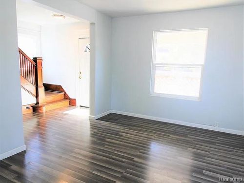 813 S Center St, Royal Oak, MI, 48067-3229 | Card Image