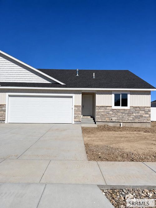 484 East River Ln, Idaho Falls, ID, 83401 | Card Image