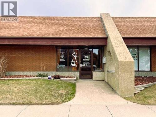 1631 Cedar Road S, Lethbridge, AB, T1K4W6 | Card Image