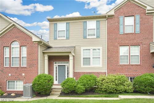 285 Woodhaven Dr, Copley, OH, 44321-3169 | Card Image
