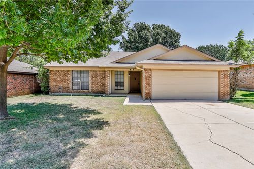 813 Bristol Ave, Saginaw, TX, 76179-3403 | Card Image