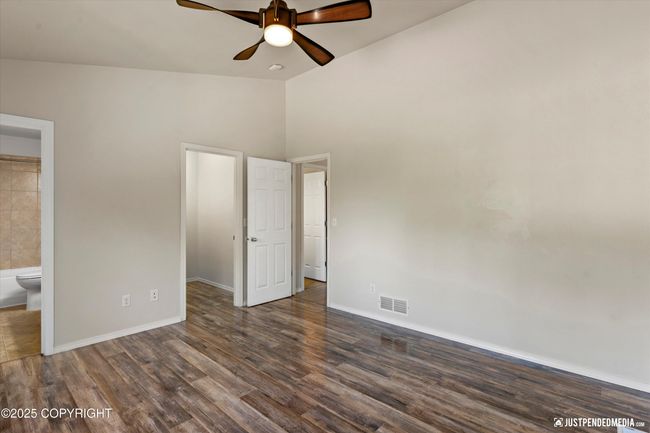 Master Bedroom | Image 25