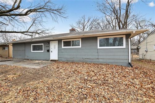 11206 Corrington Ave, Kansas City, MO, 64134-3343 | Card Image