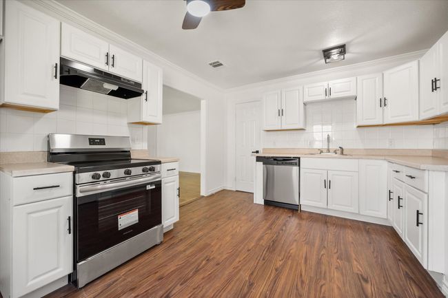 5048 Cedar Hill Rd, House other with 3 bedrooms, 2 bathrooms and null parking in Fort Worth TX | Image 9