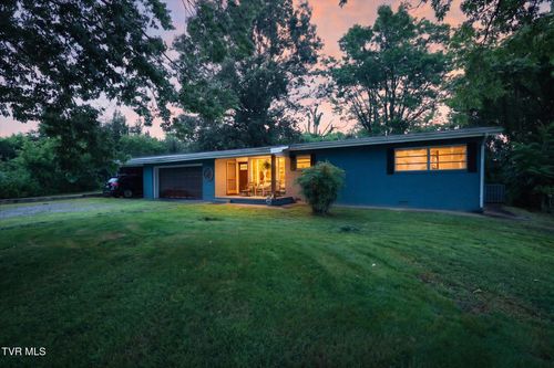130 Skyhigh Dr, Newport, TN, 37821-7212 | Card Image