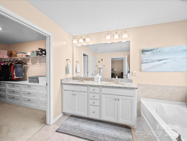 Owner's Bath & Walk-In Closet | Image 28