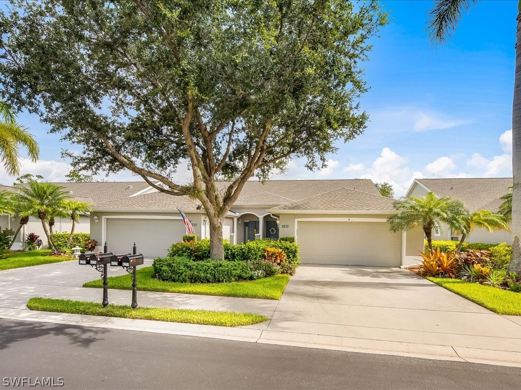 Mandalay Cir, Naples, FL 34112