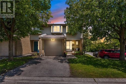 17-29 Paulander Dr, Kitchener, ON, N2M5L2 | Card Image