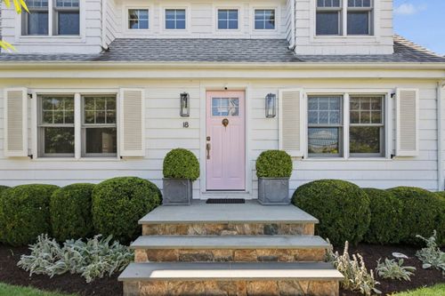 18 Sherwood Dr, Westport, CT, 06880-6624 | Card Image