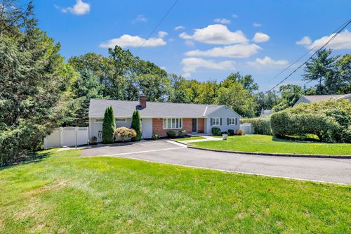 43 River Hill Dr, Stamford, CT, 06902-1619 | Card Image