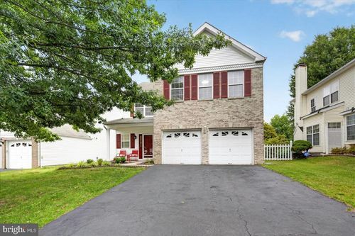 3 Quarry Ct, East Windsor, NJ, 08520-3033 | Card Image