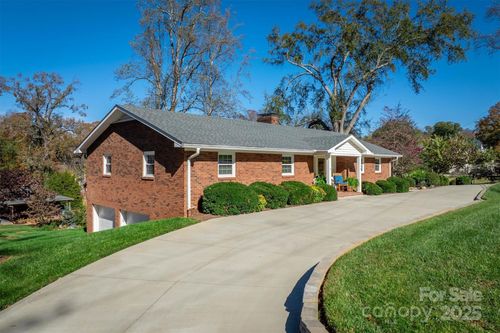 606 Collett St, Morganton, NC, 28655-3743 | Card Image