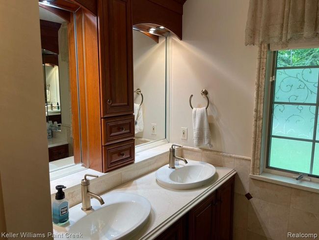 Full Bath off MBR | Image 11