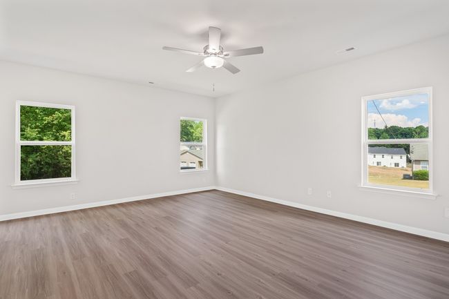 2044 Lala Loop, House other with 3 bedrooms, 3 bathrooms and 2 parking in White Bluff TN | Image 4