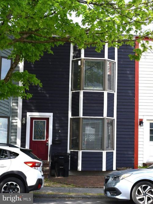 8 W Monmouth St, WINCHESTER, VA, 22601-4652 | Card Image